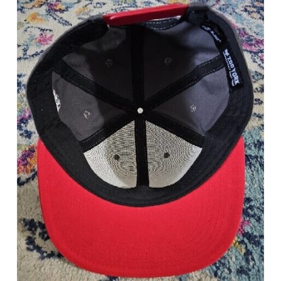 Zoo York Baseball Hat Bird Mascot Logo Embroidered Red Gray Snapback OSFA - Picture 10 of 11